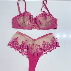 Gorgeous vintage Victoria’s Secret bra & panty set. Pink & nude mesh. Rare